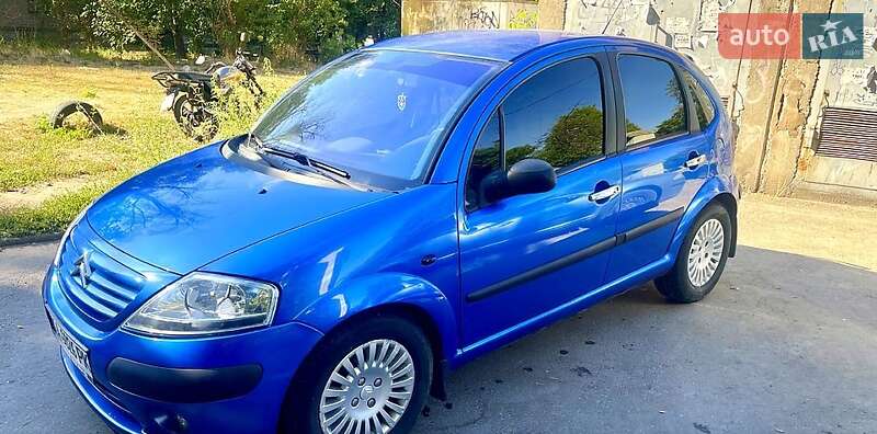 Хэтчбек Citroen C3 2003 в 