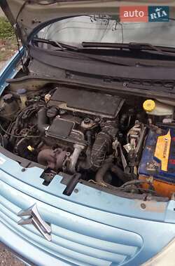 Хэтчбек Citroen C3 2003 в 
