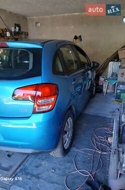 Хэтчбек Citroen C3 2010 в 
