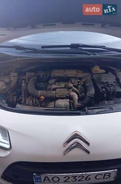 Хэтчбек Citroen C3 2012 в 