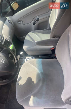 Хэтчбек Citroen C3 2003 в 