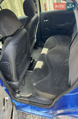 Хэтчбек Citroen C3 2006 в 