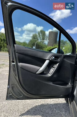 Хэтчбек Citroen C3 2012 в 