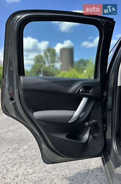Хэтчбек Citroen C3 2012 в 