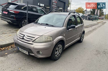 Хэтчбек Citroen C3 2004 в  Хэтчбек Citroen C3 2004 в