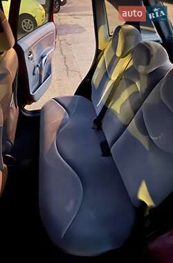 Хэтчбек Citroen C3 2004 в  фото 9 Хэтчбек Citroen C3 2004 в