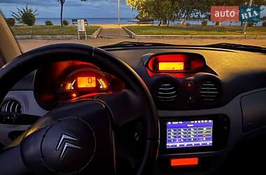 Хэтчбек Citroen C3 2004 в  фото 12 Хэтчбек Citroen C3 2004 в