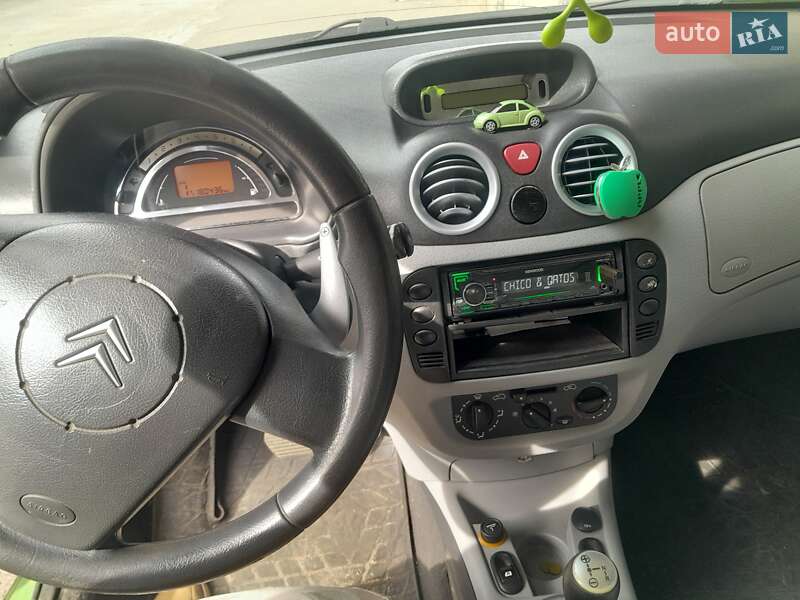 Хэтчбек Citroen C3 2004 в Каменском