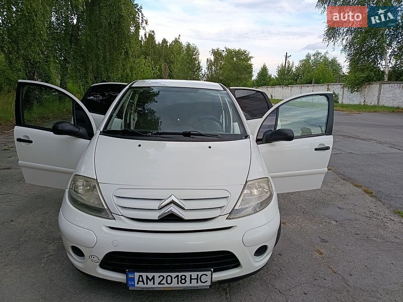 Хэтчбек Citroen C3 2009 в Звягеле