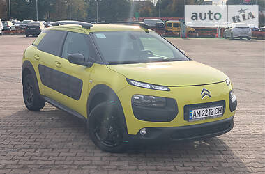 Внедорожник / Кроссовер Citroen C4 Cactus 2015 в 