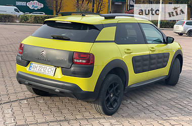 Внедорожник / Кроссовер Citroen C4 Cactus 2015 в 