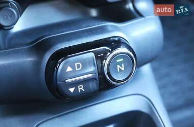 Позашляховик / Кросовер Citroen C4 Cactus 2018 в 