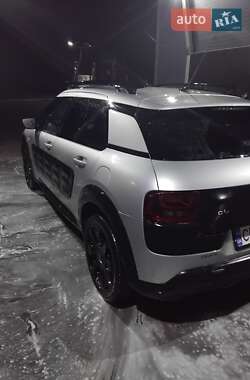 Внедорожник / Кроссовер Citroen C4 Cactus 2015 в 