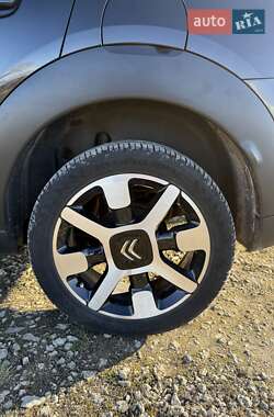 Внедорожник / Кроссовер Citroen C4 Cactus 2016 в 