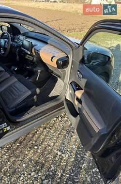 Внедорожник / Кроссовер Citroen C4 Cactus 2016 в 