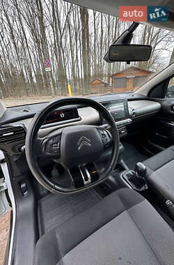 Внедорожник / Кроссовер Citroen C4 Cactus 2016 в 