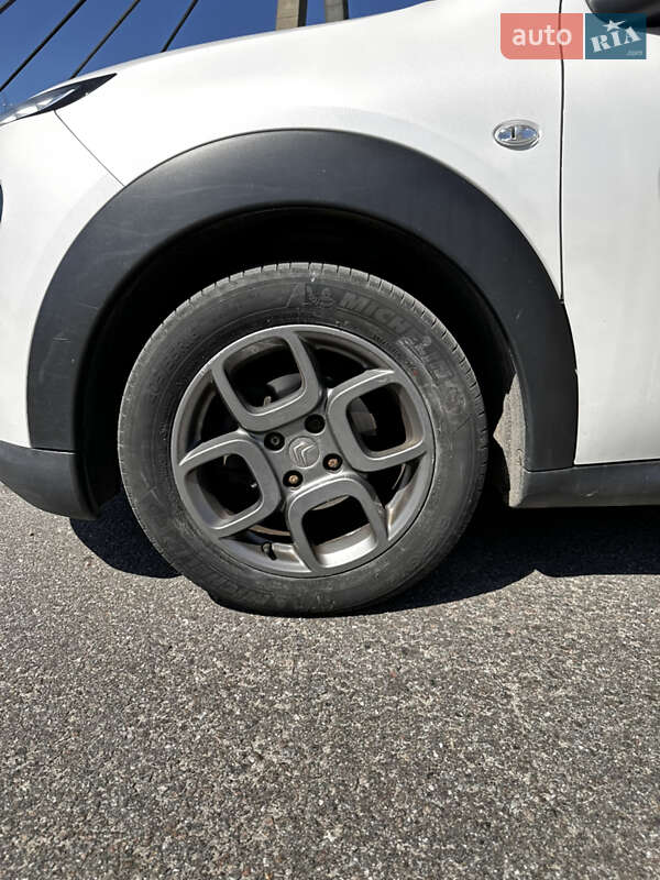 Внедорожник / Кроссовер Citroen C4 Cactus 2015 в Киеве