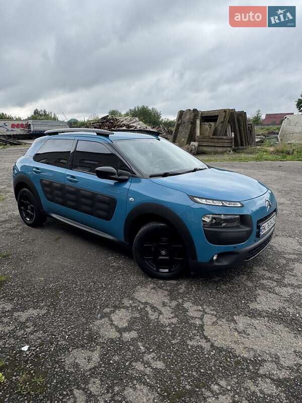 Внедорожник / Кроссовер Citroen C4 Cactus 2018 в Сарнах