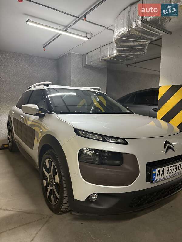 Внедорожник / Кроссовер Citroen C4 Cactus 2015 в 