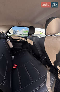 Внедорожник / Кроссовер Citroen C4 Cactus 2015 в 