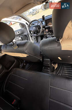 Внедорожник / Кроссовер Citroen C4 Cactus 2015 в 