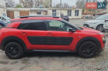 Внедорожник / Кроссовер Citroen C4 Cactus 2015 в 