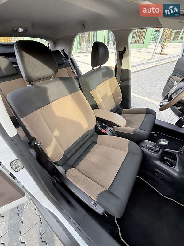 Позашляховик / Кросовер Citroen C4 Cactus 2017 в Києві фото 27 Позашляховик / Кросовер Citroen C4 Cactus 2017 в Києві