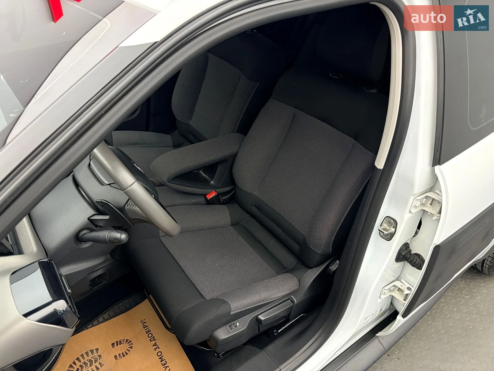 2017 Citroen C4 Cactus - мініатюра 8
