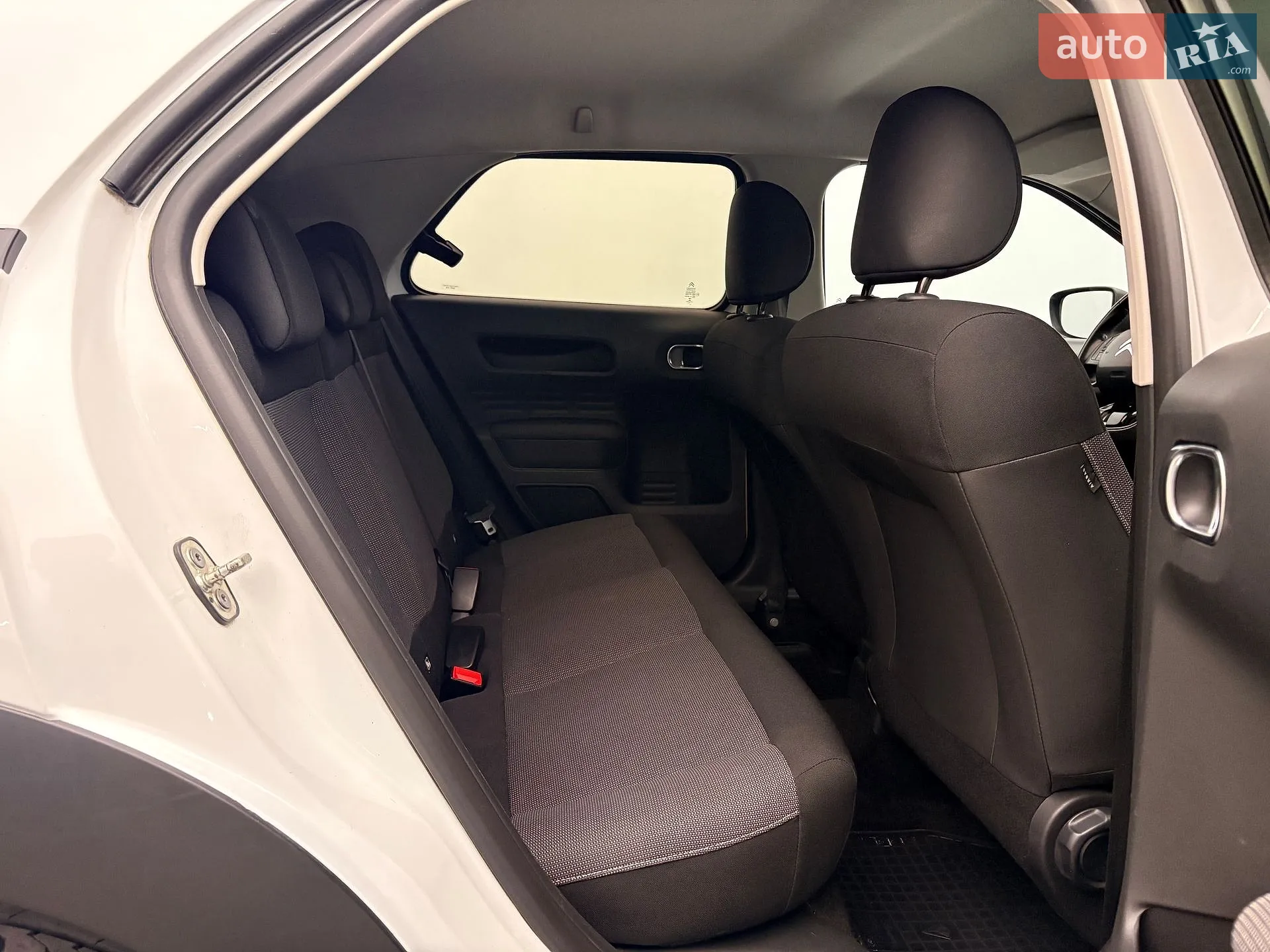 2017 Citroen C4 Cactus - мініатюра 18