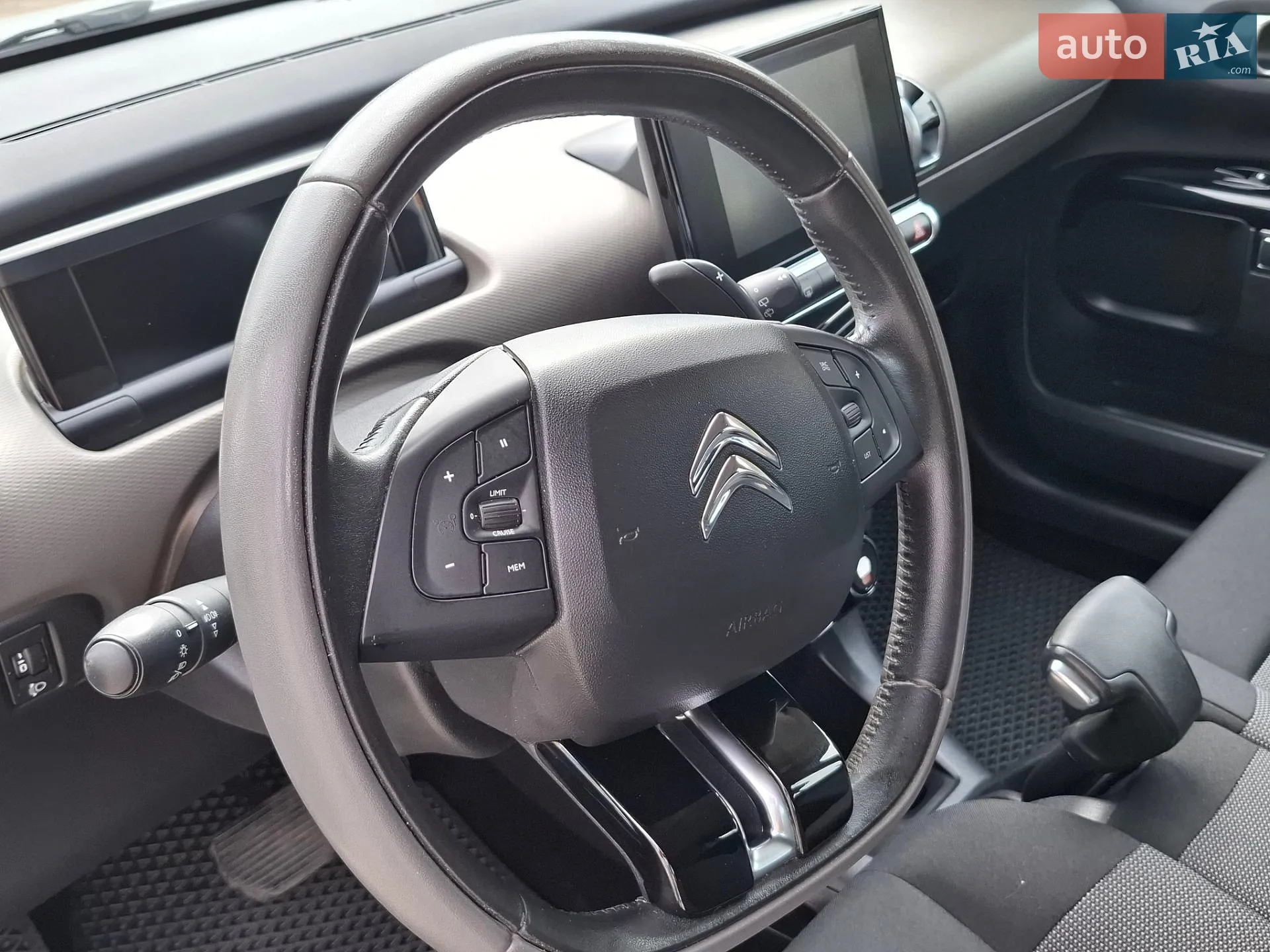 2017 Citroen C4 Cactus - мініатюра 15