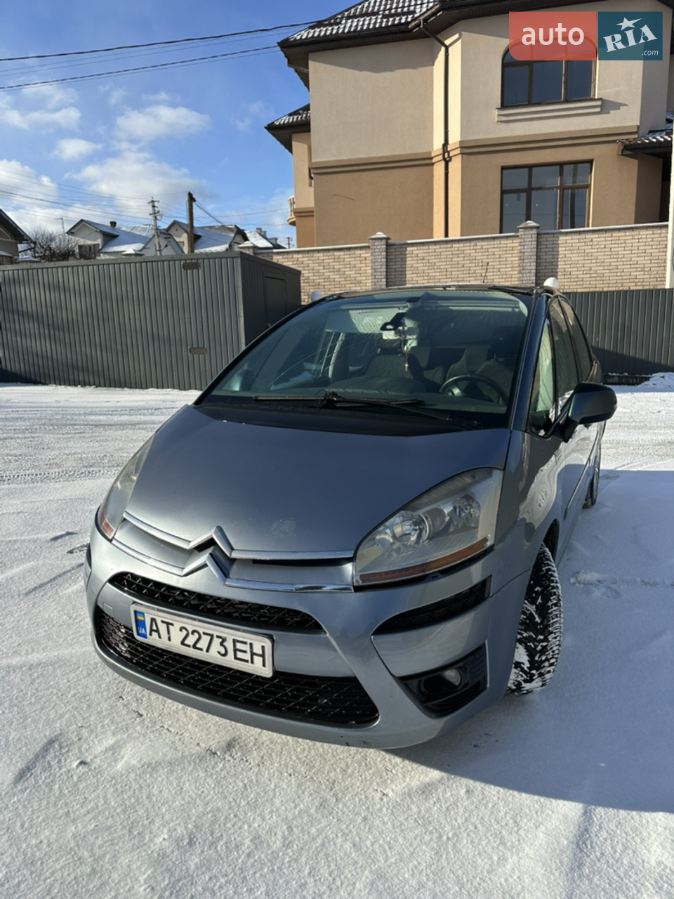 Машина не готувалась до продажі тому по салоні треба почистити мотор мінявся рік тому 140пробігу нова турбіна теж рік тому Щепленя також  мотор масла не бере кондиціонер заправлений кузов цілий без дир резина зимова вікна всі цілі ходова зроблена страховка свіжа ціна смішна за деталями звоніть або пишіть торг на дорогу