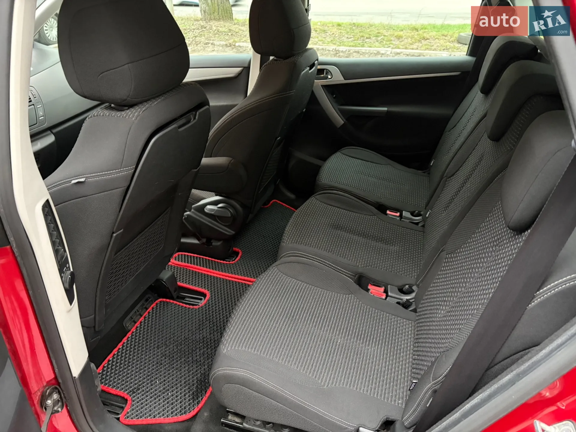 Citroen C4 Picasso 2011 VIN VF7UD5FV8BJ520841 фото оголошення 10 з 19