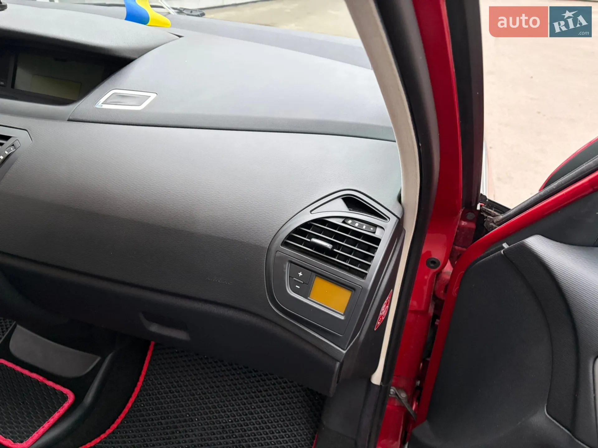 Citroen C4 Picasso 2011 VIN VF7UD5FV8BJ520841 фото оголошення 12 з 19