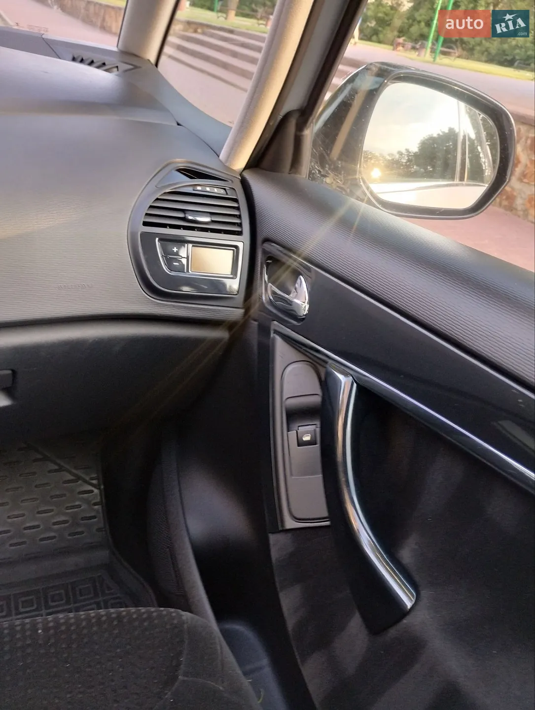 2010 Citroen C4 Picasso - мініатюра 8
