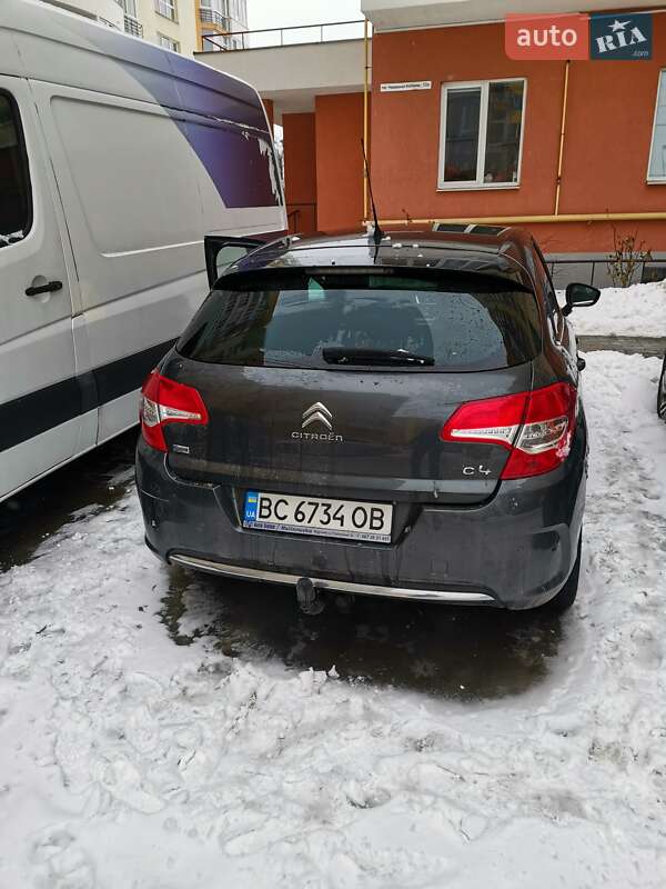 Хетчбек Citroen C4 2013 в 