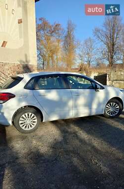 Хэтчбек Citroen C4 2015 в Снятине