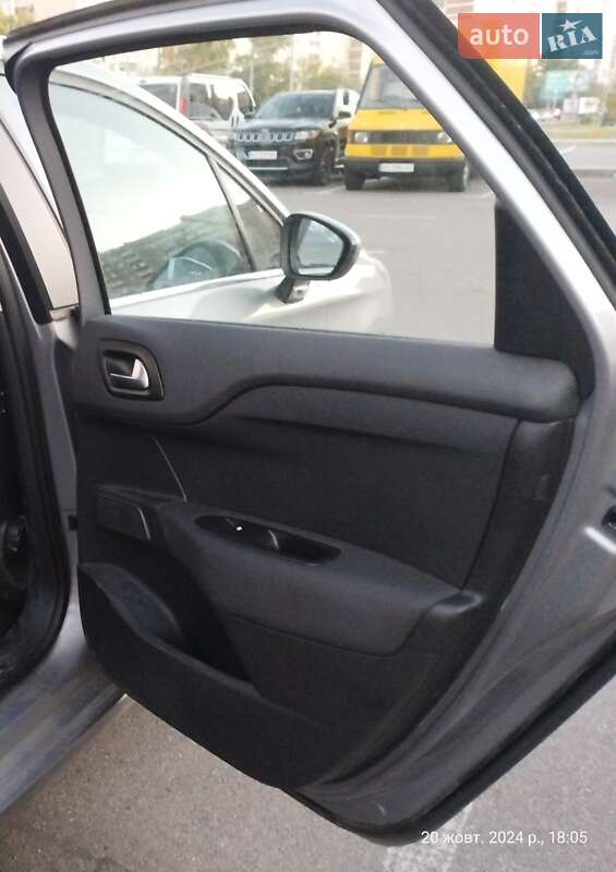 Хэтчбек Citroen C4 2015 в Киеве фото 8 Хэтчбек Citroen C4 2015 в Киеве