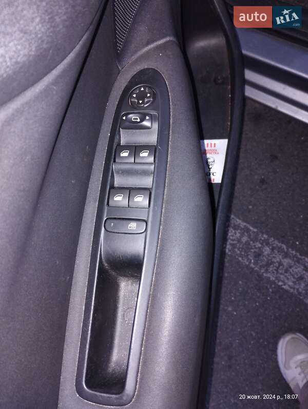 Хэтчбек Citroen C4 2015 в Киеве фото 12 Хэтчбек Citroen C4 2015 в Киеве