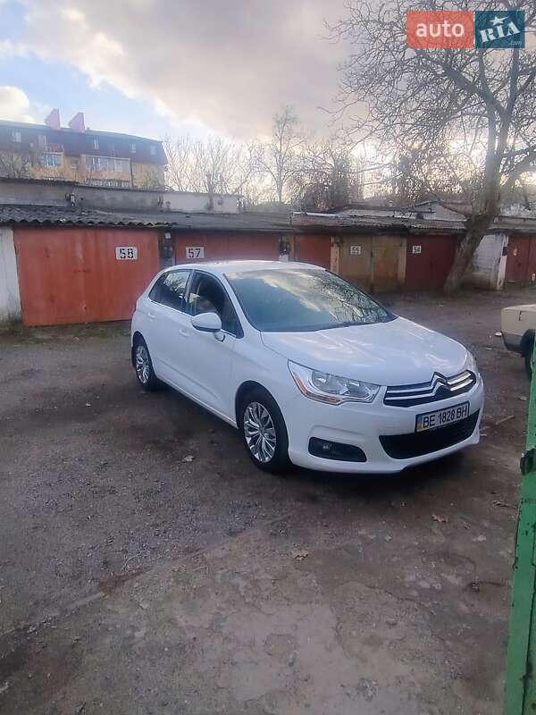 Хэтчбек Citroen C4 2013 в 
