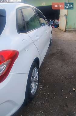 Хэтчбек Citroen C4 2013 в 