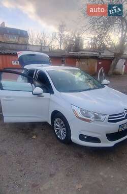 Хэтчбек Citroen C4 2013 в 