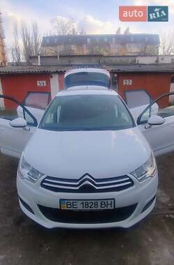 Хэтчбек Citroen C4 2013 в 