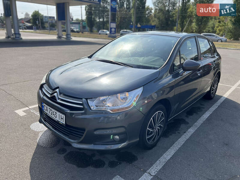 Хэтчбек Citroen C4 2012 в 