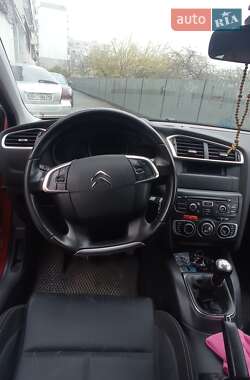 Хэтчбек Citroen C4 2012 в 