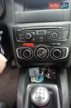 Хэтчбек Citroen C4 2012 в 