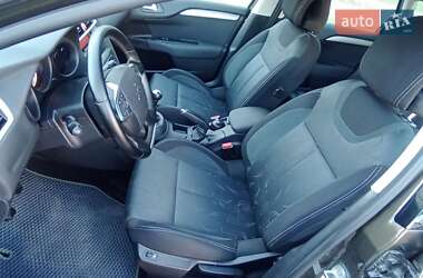 Хэтчбек Citroen C4 2012 в 