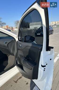 Хэтчбек Citroen C4 2016 в 