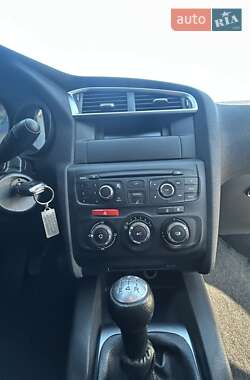 Хэтчбек Citroen C4 2016 в 