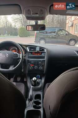 Хэтчбек Citroen C4 2012 в 