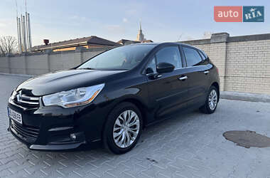 Хэтчбек Citroen C4 2011 в 